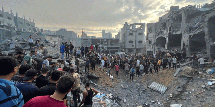 Hamas says open to talks as Israel keeps up Gaza strikes