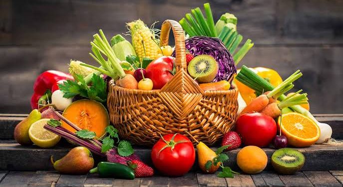 Karachi Boy Offers Fruits & Vegetables to Poor for Just Rs.10 During Ramadan