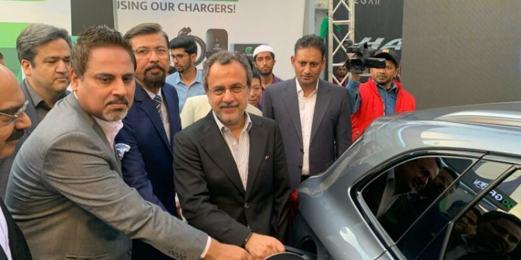 Minister Leghari inaugurates ‘Pakistan’s first 120KW fast EV charging station’ - Markets