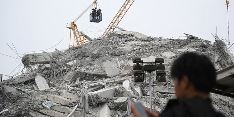 Myanmar quake death toll hits 1,700 as aid scramble intensifies