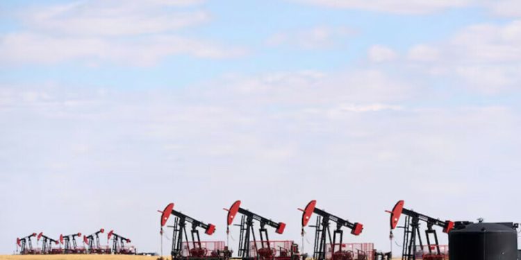 Oil prices edge up, tariff concerns, slowdown fears