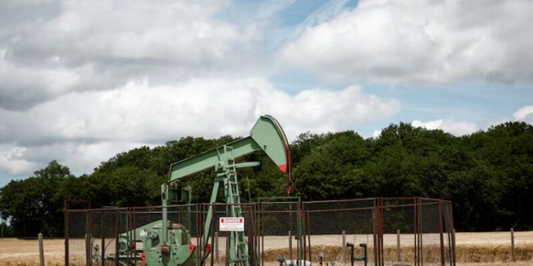 Oil up 2% on tighter US supplies but tariff concerns loom - Markets