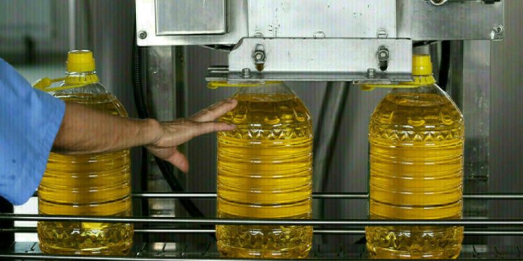 Palm oil logs first monthly gain in three months