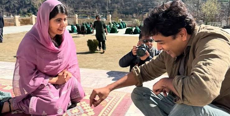 Queen of the Mountains! Shehzad Roy Plays Chess With Malala Yousafzai