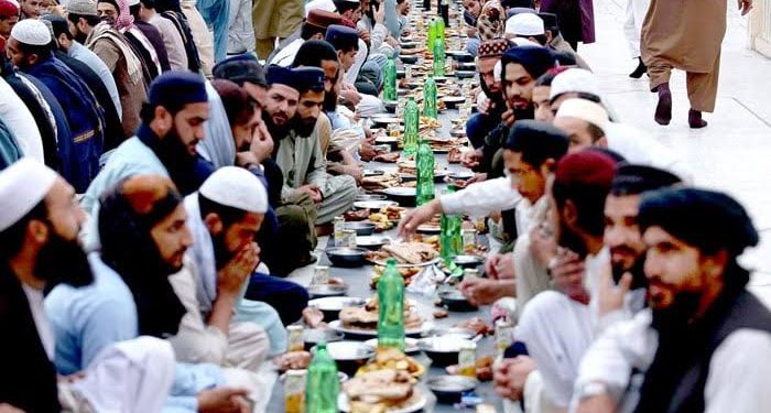 Sikh Businessman Sets Up Free Iftar for Muslims and Non-Muslims in Lahore