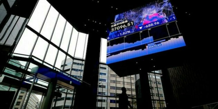 Slide in Chinese shares hampers Asian markets despite Fed optimism