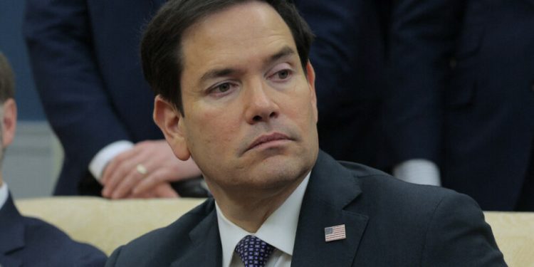 Top US diplomat calls on Zelensky to apologize for clash with Trump