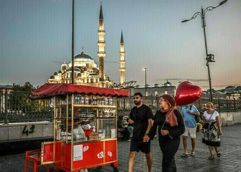 Turkiye annual inflation falls below 40%