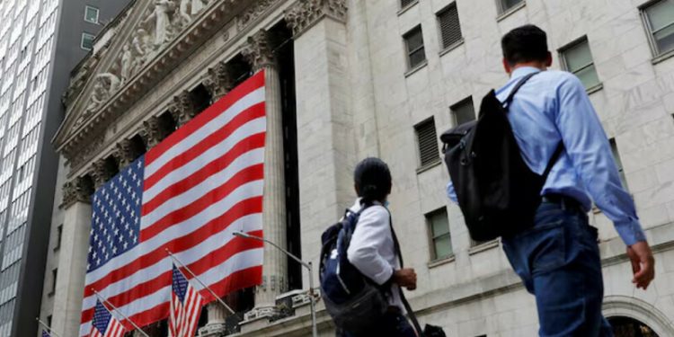 US current account deficit narrows in fourth quarter