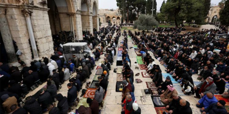 Wariness in Jerusalem as Palestinians mark first Friday in Ramadan