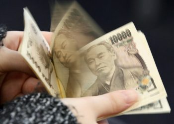 Yen gains, gold at record high as tariff angst ignites haven demand