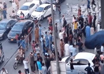 10 people arrested after mob attack on global fast food chain in DHA Karachi: police