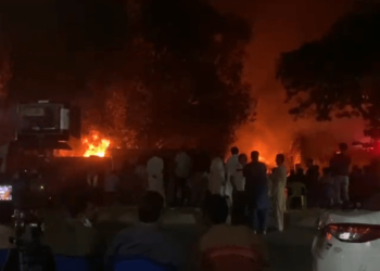 Huge factory fire erupts inside export processing zone in Karachi