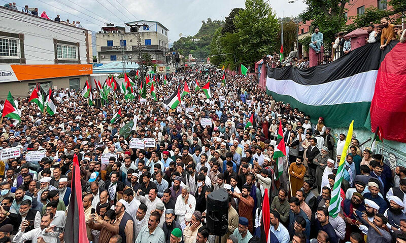  Pakistanis protest to express their solidarity with Palestinians in Muzaffarabad on April 11. — AFP 