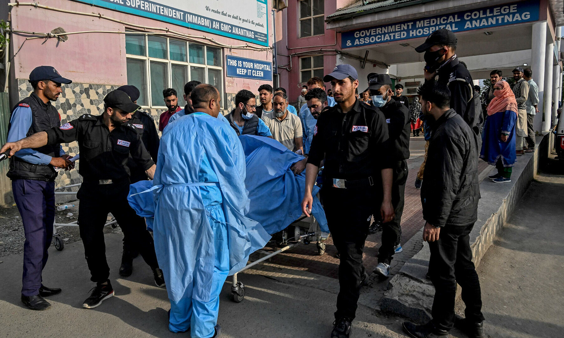  Paramedics and police personnel move an injured tourist to a hospital in Anantnag, south of Srinagar.—AFP 