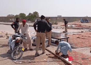 6 wounded as police, protesters clash near Karachi’s Gulshan-i-Hadeed over canals project