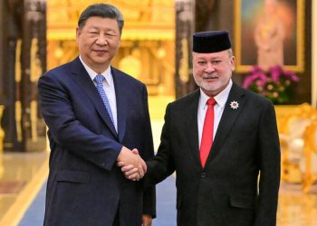 China’s Xi meets Malaysian leaders in diplomatic charm offensive