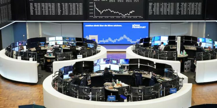 European shares edge higher as earnings roll in, tariff watch continues