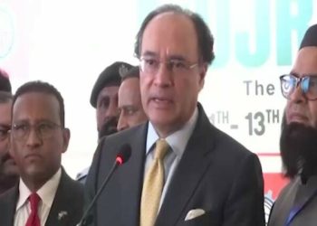 Every sector has to export to drive growth: Aurangzeb - Business & Finance