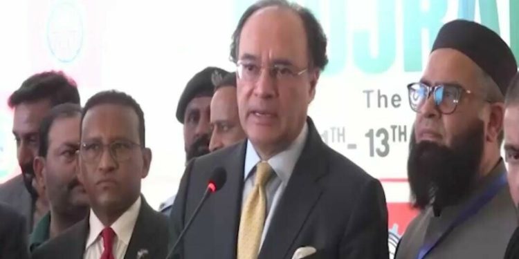 Every sector has to export to drive growth: Aurangzeb - Business & Finance