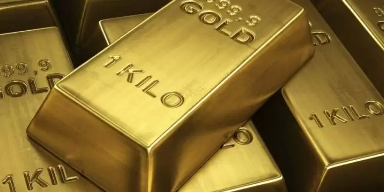 Gold rebounds above $3,000/oz as trade war fears, weaker dollar support