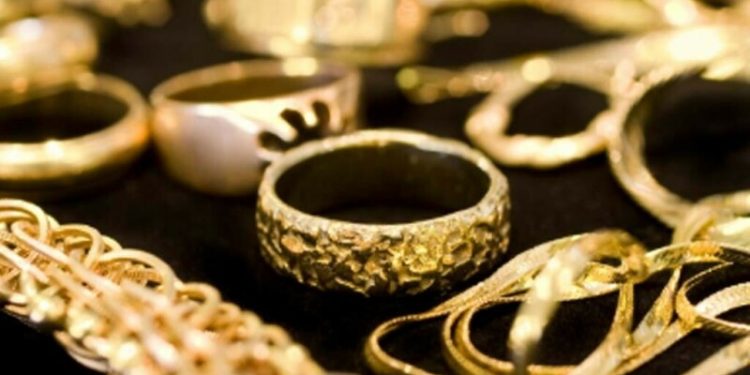 Gold soars by Rs10,000 per tola, sets new all-time high in Pakistan