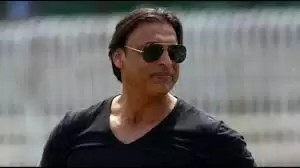 “He Keeps the Team United and Doesn’t Allow Any Issues to Arise,” Shoaib Akhtar Praises Shadab Khan