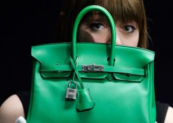 I'm a luxury handbag authenticator. Here's why you should avoid Chinese manufacturers on TikTok who try to sell 'real' Birkins for cheap.