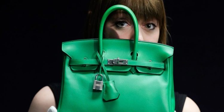 I'm a luxury handbag authenticator. Here's why you should avoid Chinese manufacturers on TikTok who try to sell 'real' Birkins for cheap.