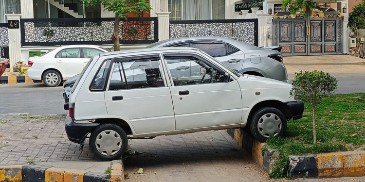 Islamabad Traffic Police Find New Place for Cars Parked in No-Parking Zones