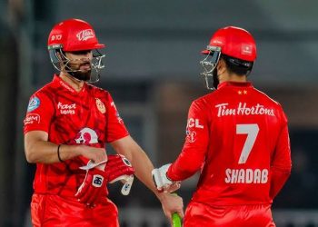 Islamabad United Defeats Lahore Qalandars by 8 Wickets in HBL PSL 10 Opening Match