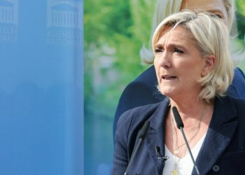 Le Pen slams ‘witch hunt’, vows not to give up at Paris rally