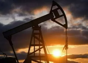 Oil plunge deepens on fears global trade war could trigger recession