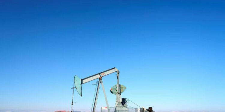 Oil steadies as market awaits fresh US tariffs