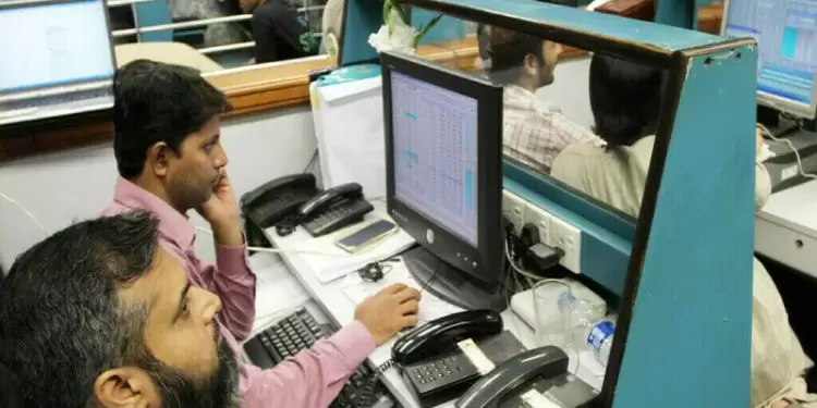 PSX sheds nearly 450 points amid global market slump