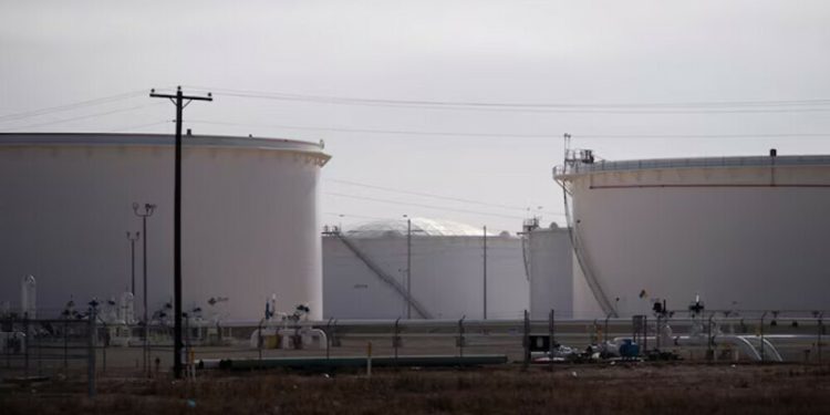 Pakistan mulls US oil imports to ease trade imbalance, sources say - Markets