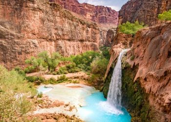 Photos show 17 of the most beautiful waterfalls you can visit in the US