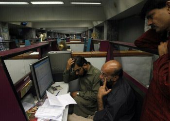 Selling returns to bourse, KSE-100 settles 1,400 points down - Markets