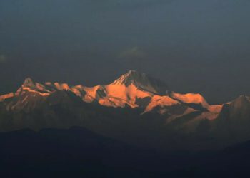 Two Nepalis swept away by Annapurna avalanche