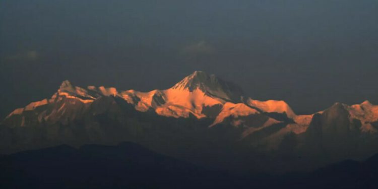 Two Nepalis swept away by Annapurna avalanche