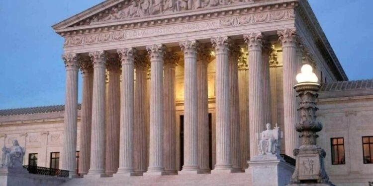 US Supreme Court intervenes to pause Trump deportations