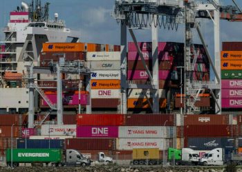 US starts collecting Trump’s new 10% tariff, smashing global trade norms