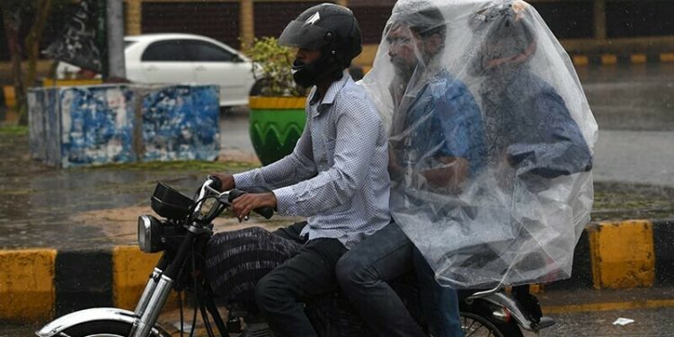 PMD says chances of rain in Karachi tomorrow