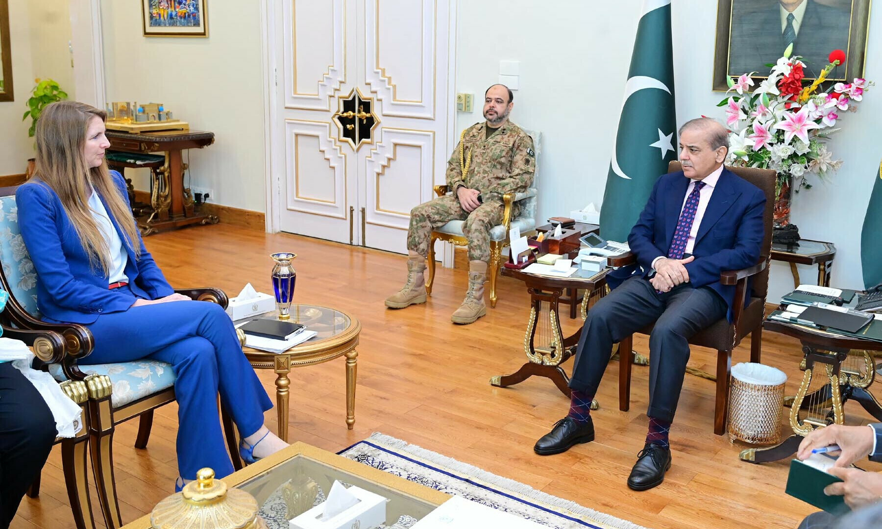  UK High Commissioner Jane Marriott meets with PM Shehbaz at PM House in Islamabad on May 5, 2025. — PID 