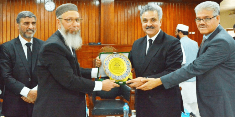 CJP Afridi visits PHC Bannu bench to show solidarity with judges