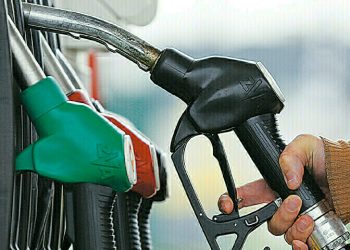 Petrol prices rise by Re1 while LPG prices fall by Rs4.62