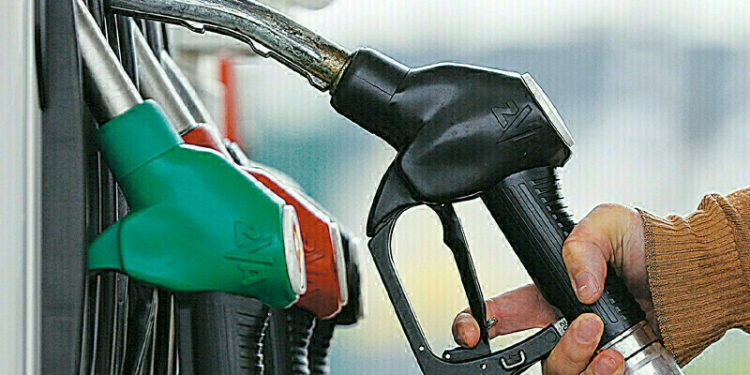 Petrol prices rise by Re1 while LPG prices fall by Rs4.62