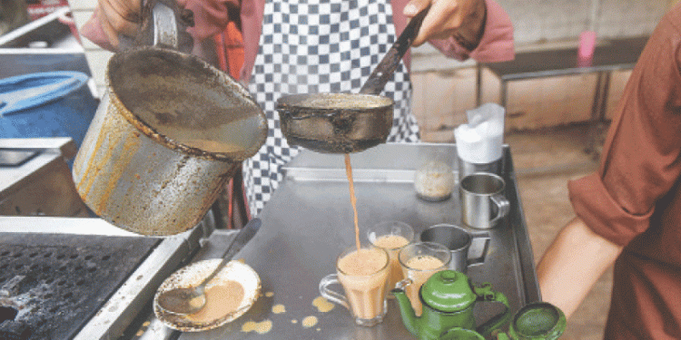Milk samples collected from over 100 Karachi tea shops found ‘contaminated’