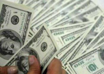 Dollar eyes weekly rise into US-China trade talks