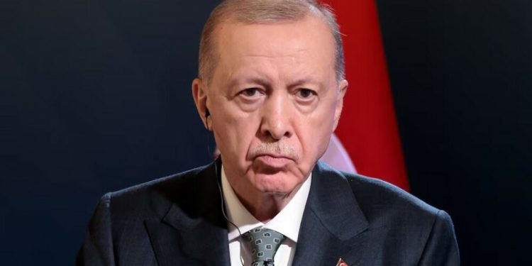 Erdogan conveys Turkey’s solidarity to Pakistan PM amid crisis with India